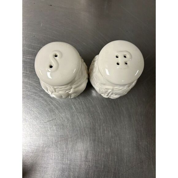 VTG Tabletops Gallery Vinegar Jar & Drizzle Spout & Ceramic Salt, Pepper Shaker - Picture 5 of 8